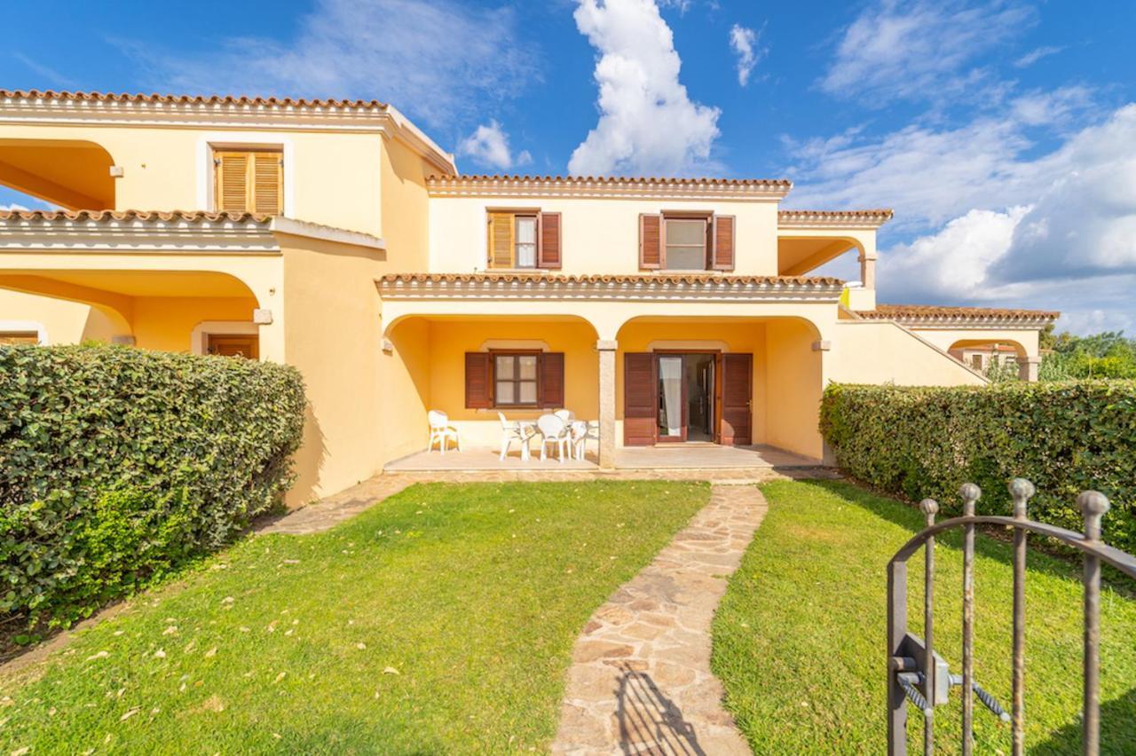 Iss Travel, Ambra Apartments - 800 M From La Cinta Beach Сан Теодоро Екстериор снимка