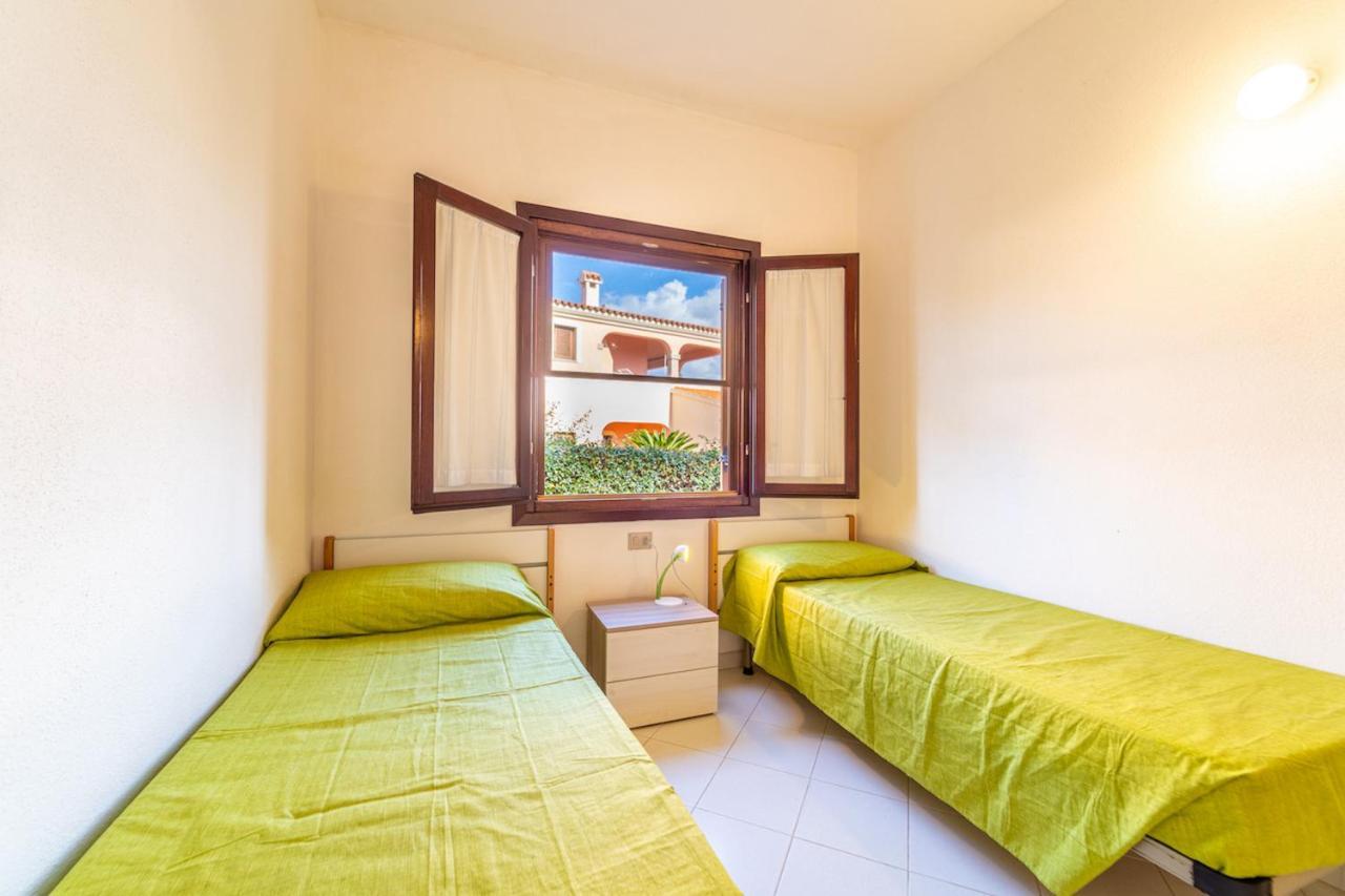 Iss Travel, Ambra Apartments - 800 M From La Cinta Beach Сан Теодоро Екстериор снимка
